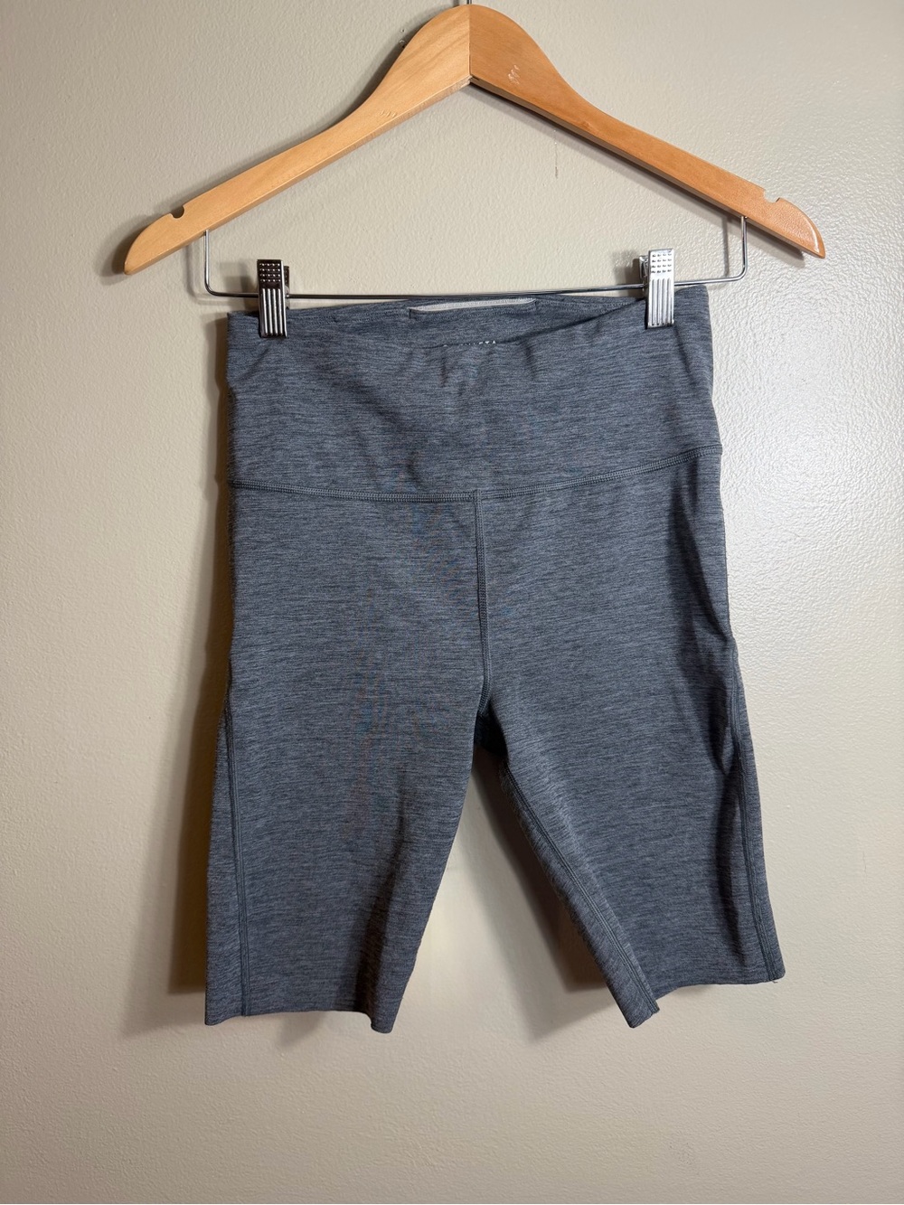 Athleta Ultimate Stash Pocket Capri Shorts Gray XS